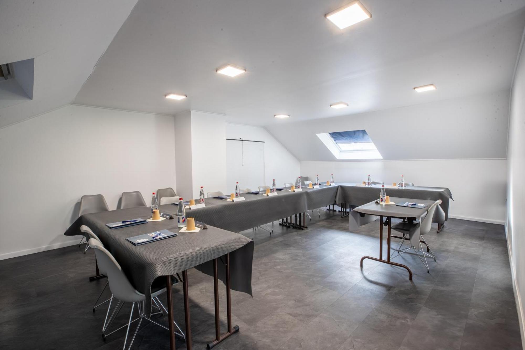 Kyriad Valenciennes Sud - Hotel